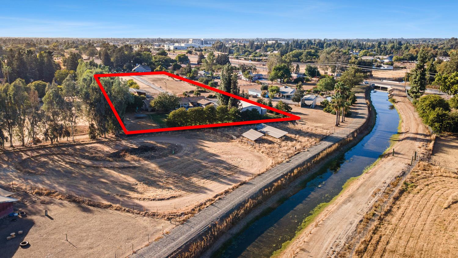 6880 N Maine Ave, Clovis, CA 93619