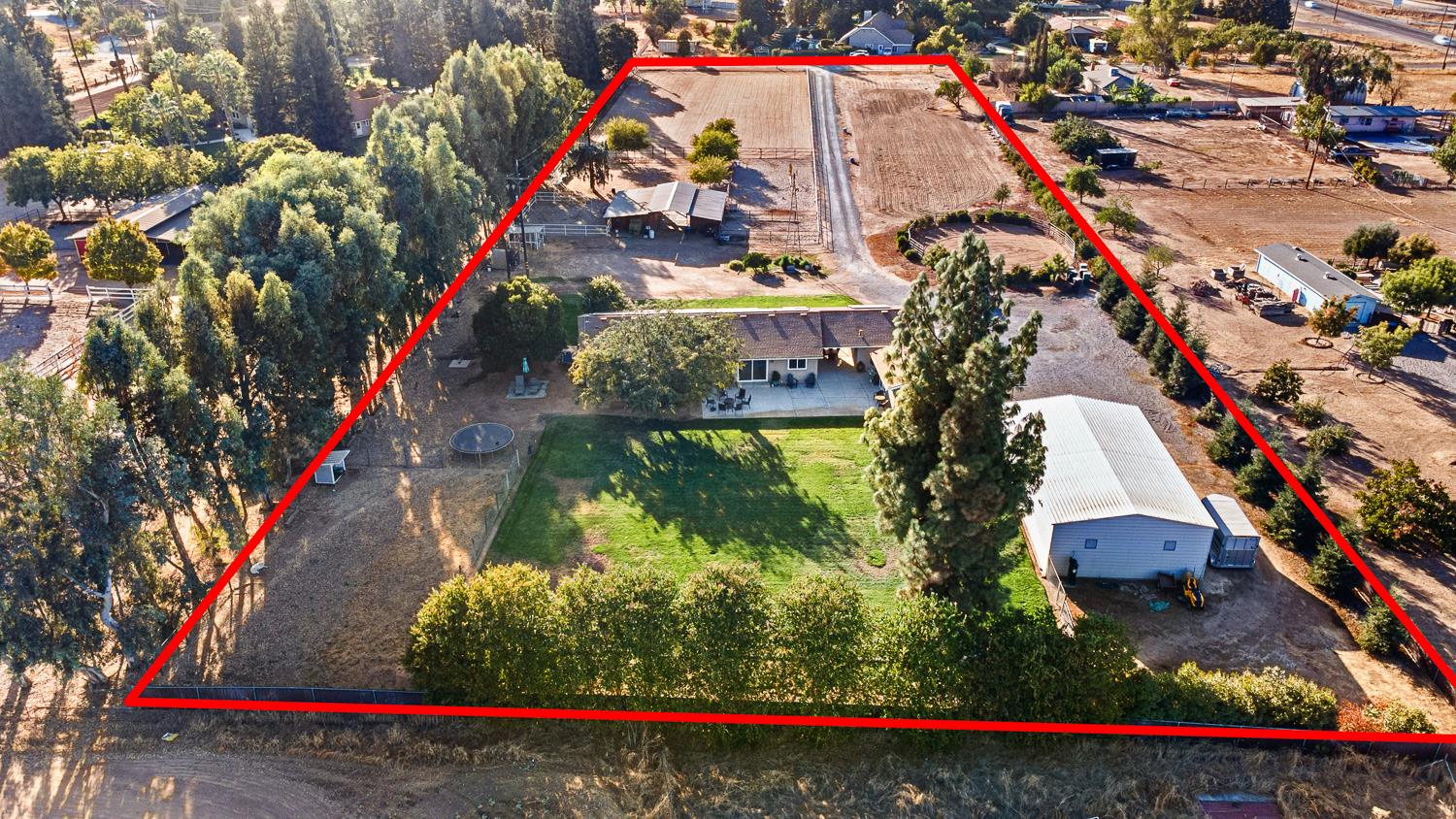 6880 N Maine Ave, Clovis, CA 93619