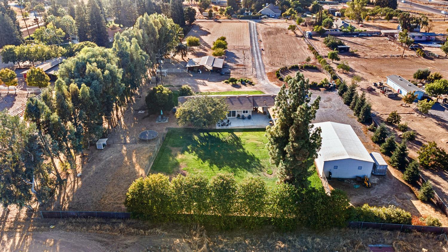 6880 N Maine Ave, Clovis, CA 93619