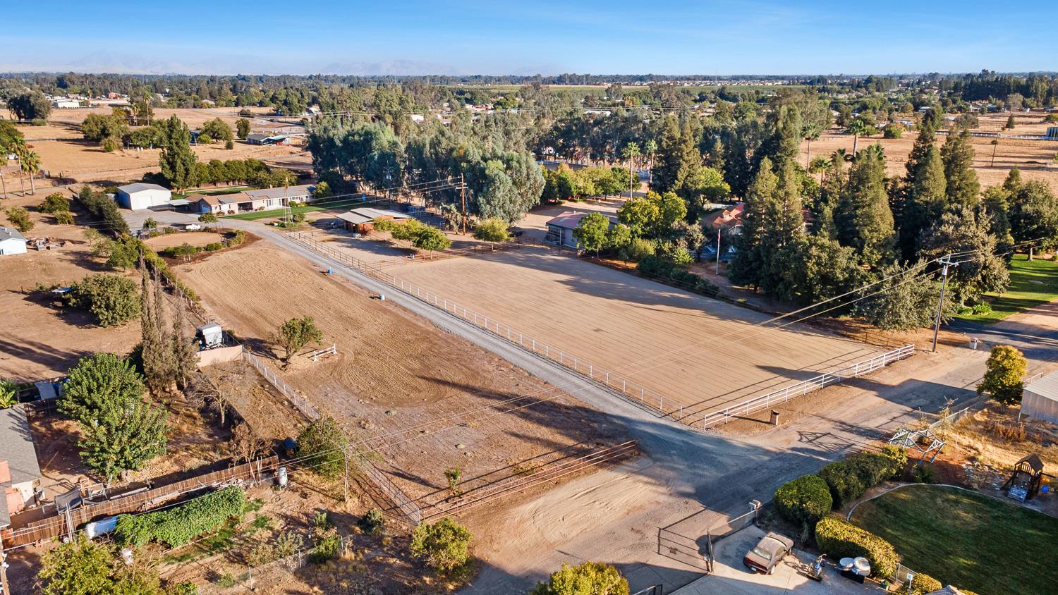 6880 N Maine Ave, Clovis, CA 93619