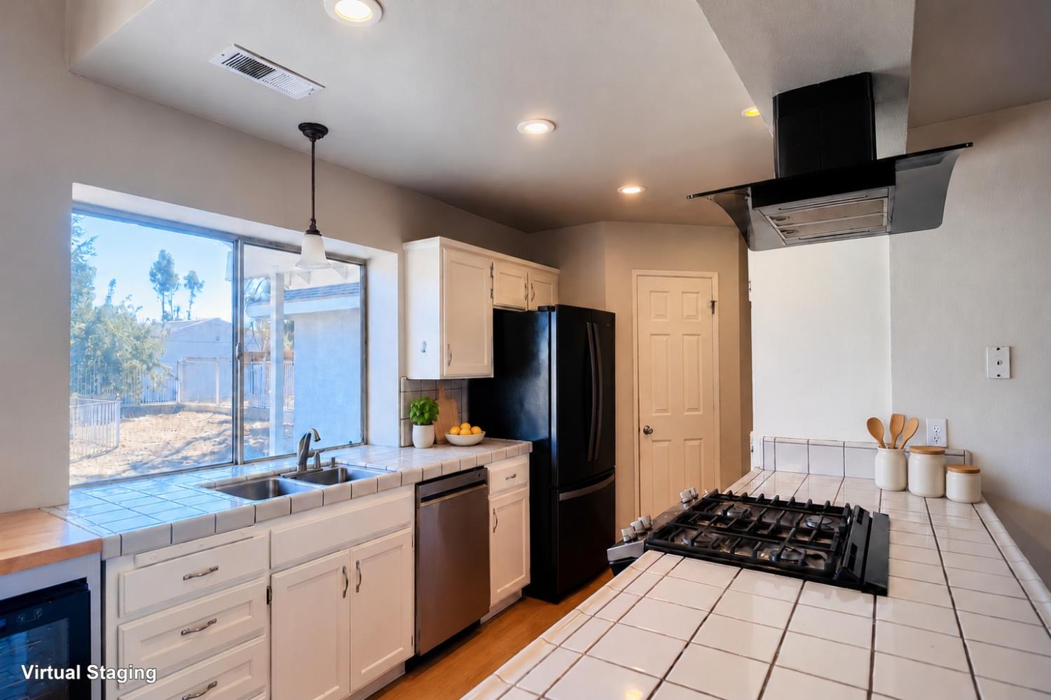 897 W Lincoln Ave, Fresno, CA 93706