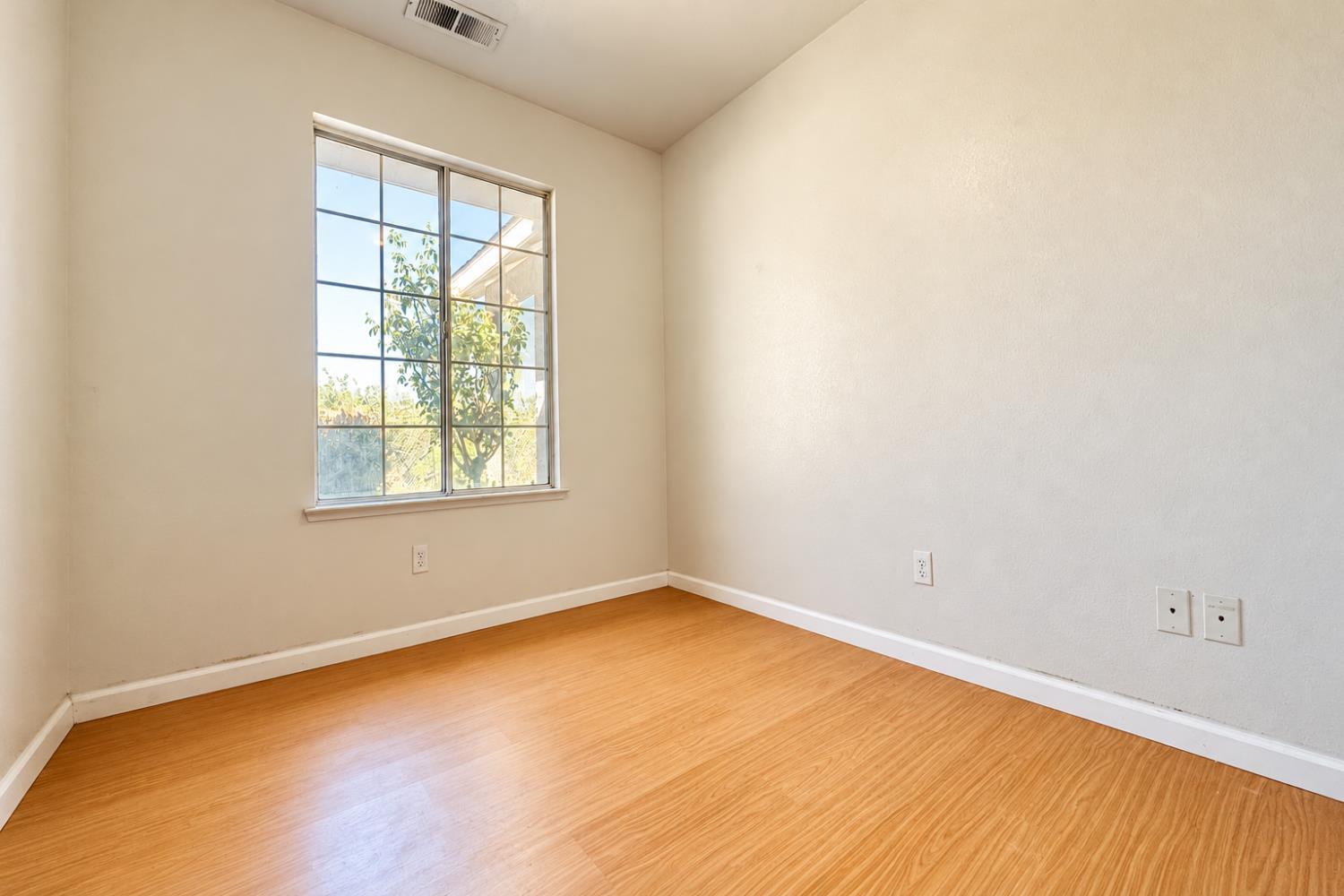 897 W Lincoln Ave, Fresno, CA 93706