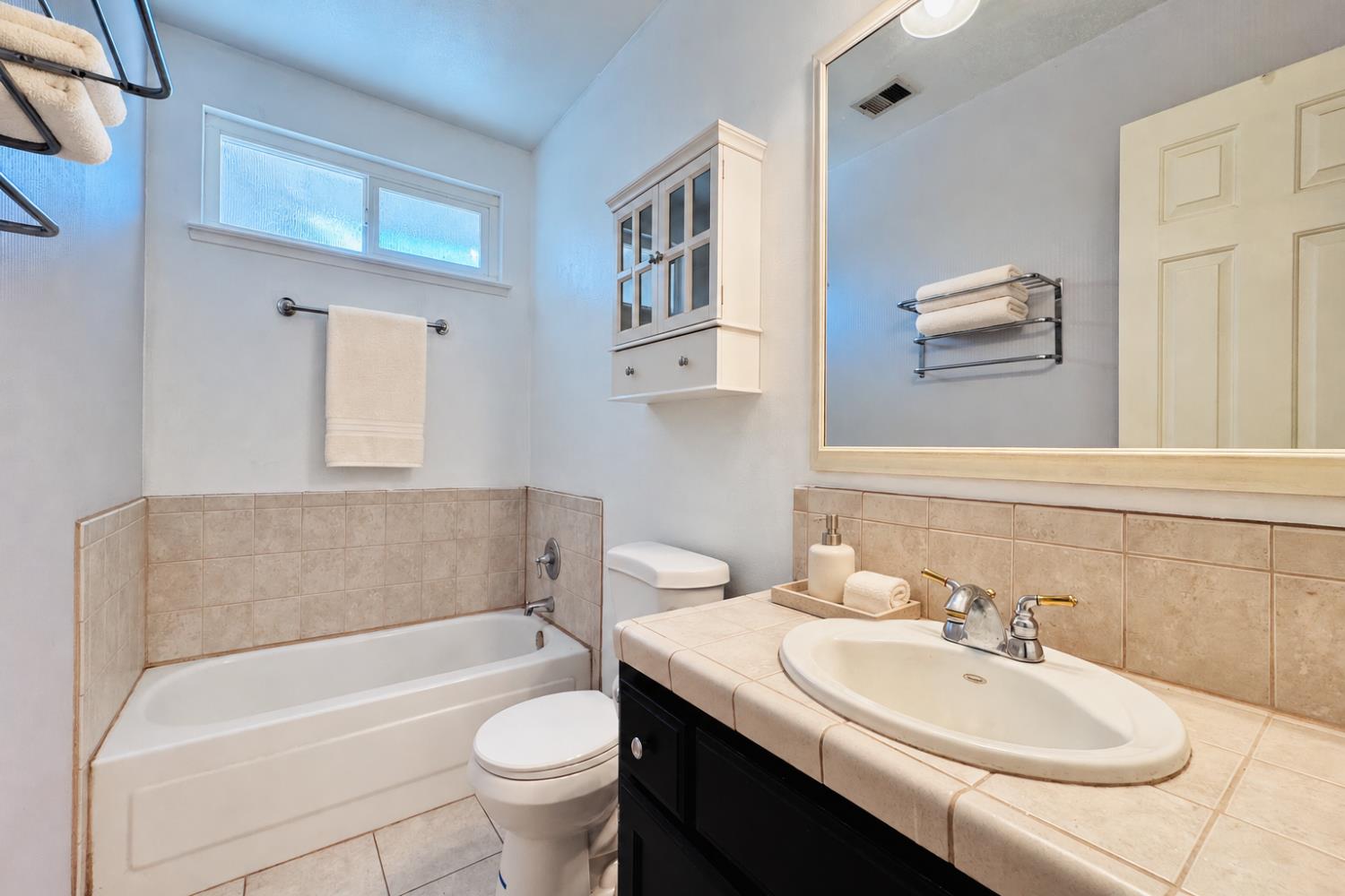 897 W Lincoln Ave, Fresno, CA 93706