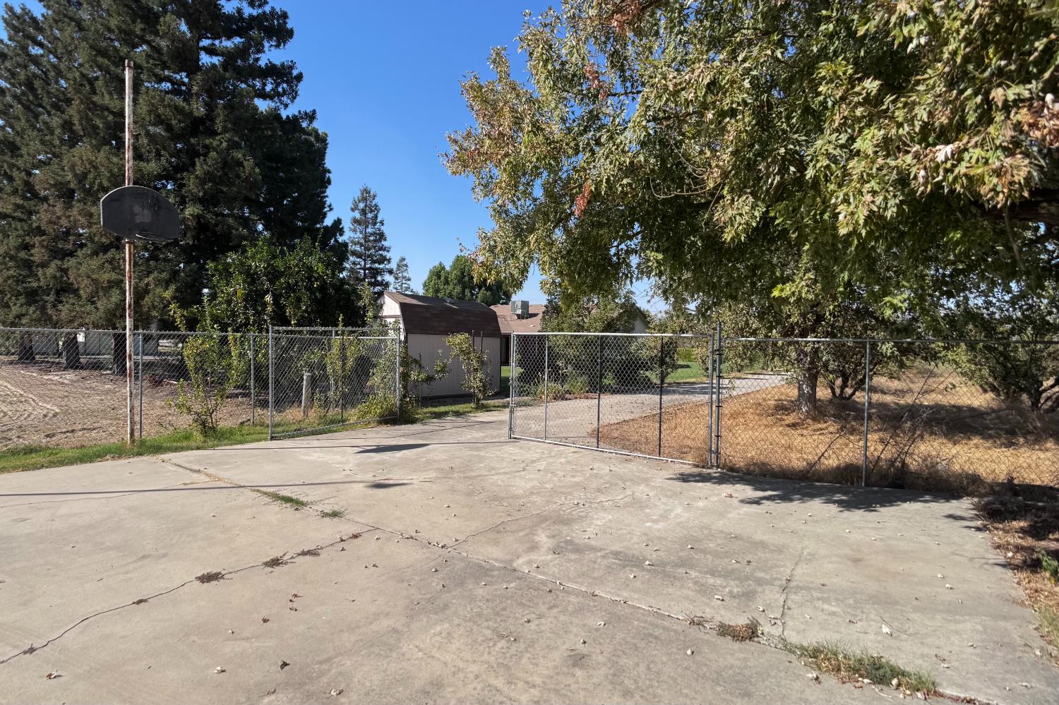 897 W Lincoln Ave, Fresno, CA 93706