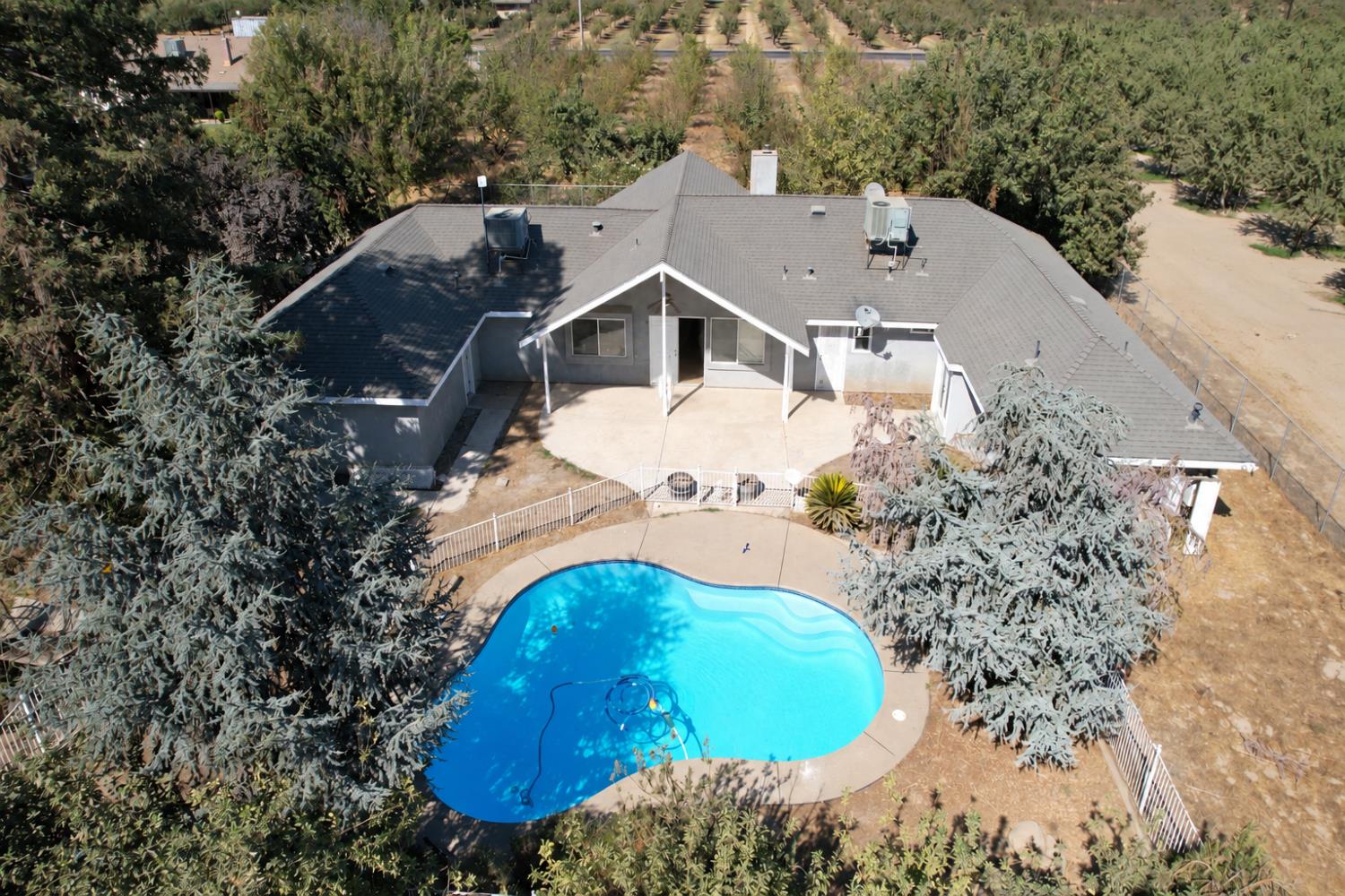 897 W Lincoln Ave, Fresno, CA 93706