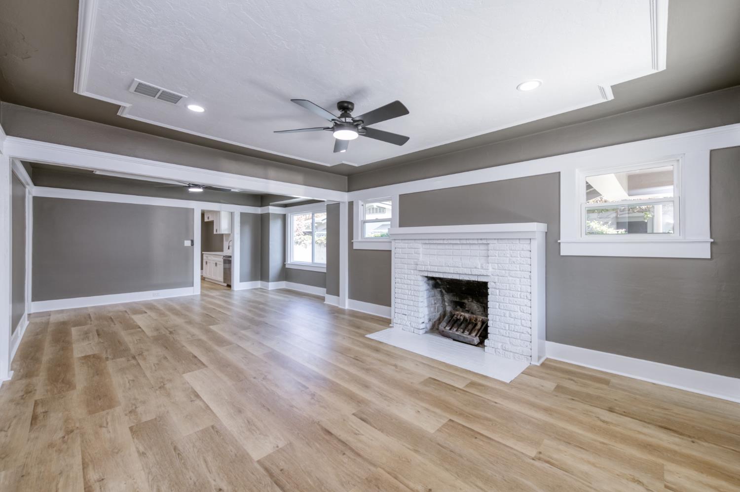 627 E McKinley Ave, Fresno, CA 93728