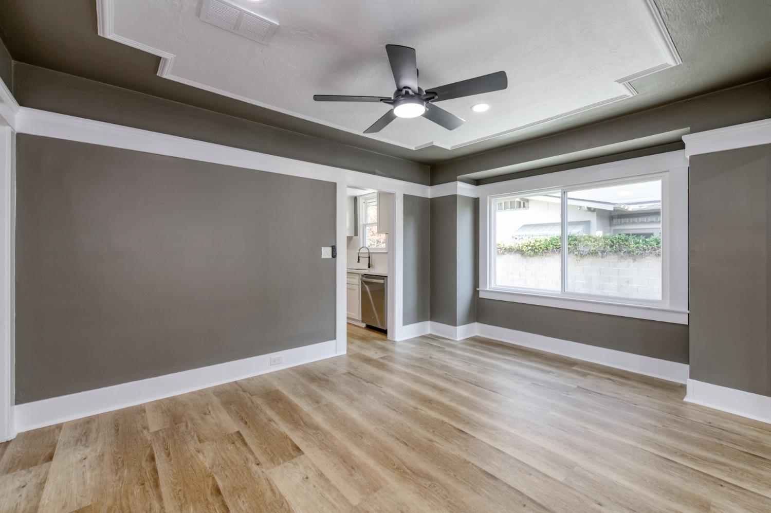 627 E McKinley Ave, Fresno, CA 93728