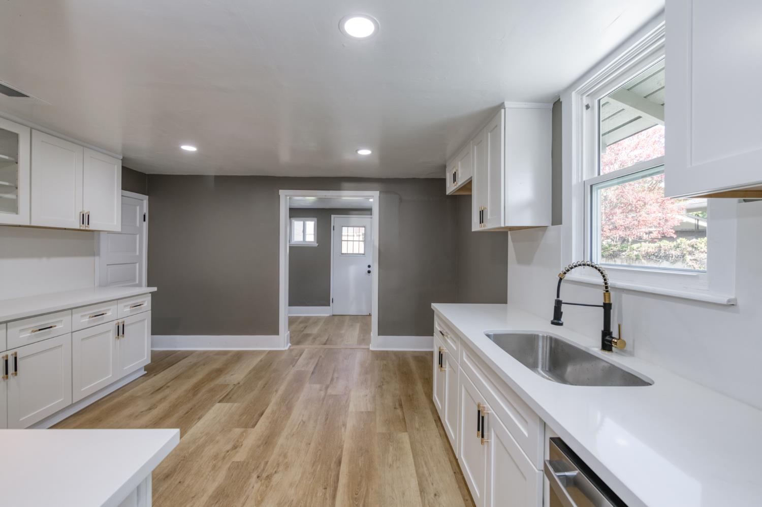627 E McKinley Ave, Fresno, CA 93728