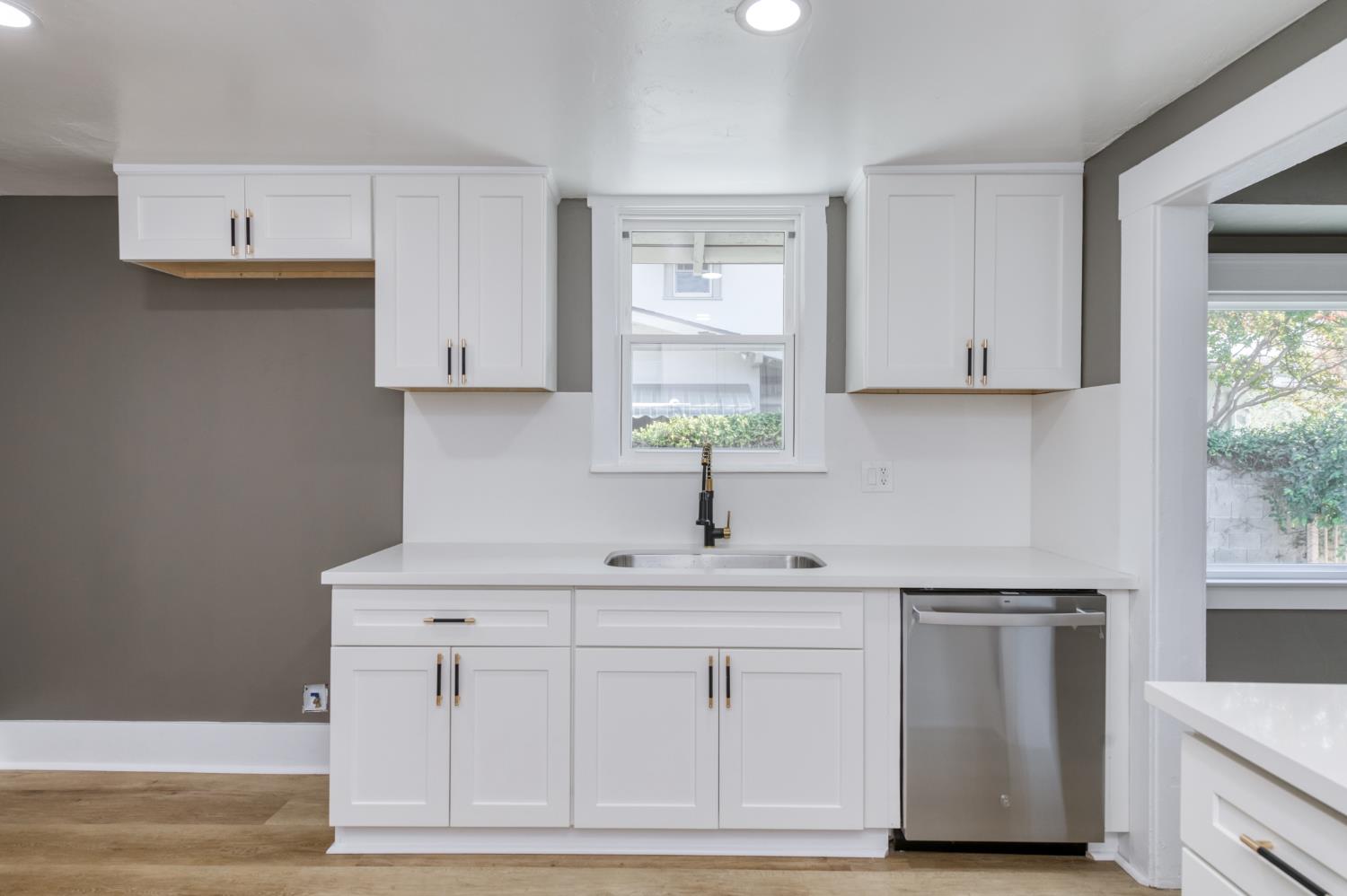 627 E McKinley Ave, Fresno, CA 93728