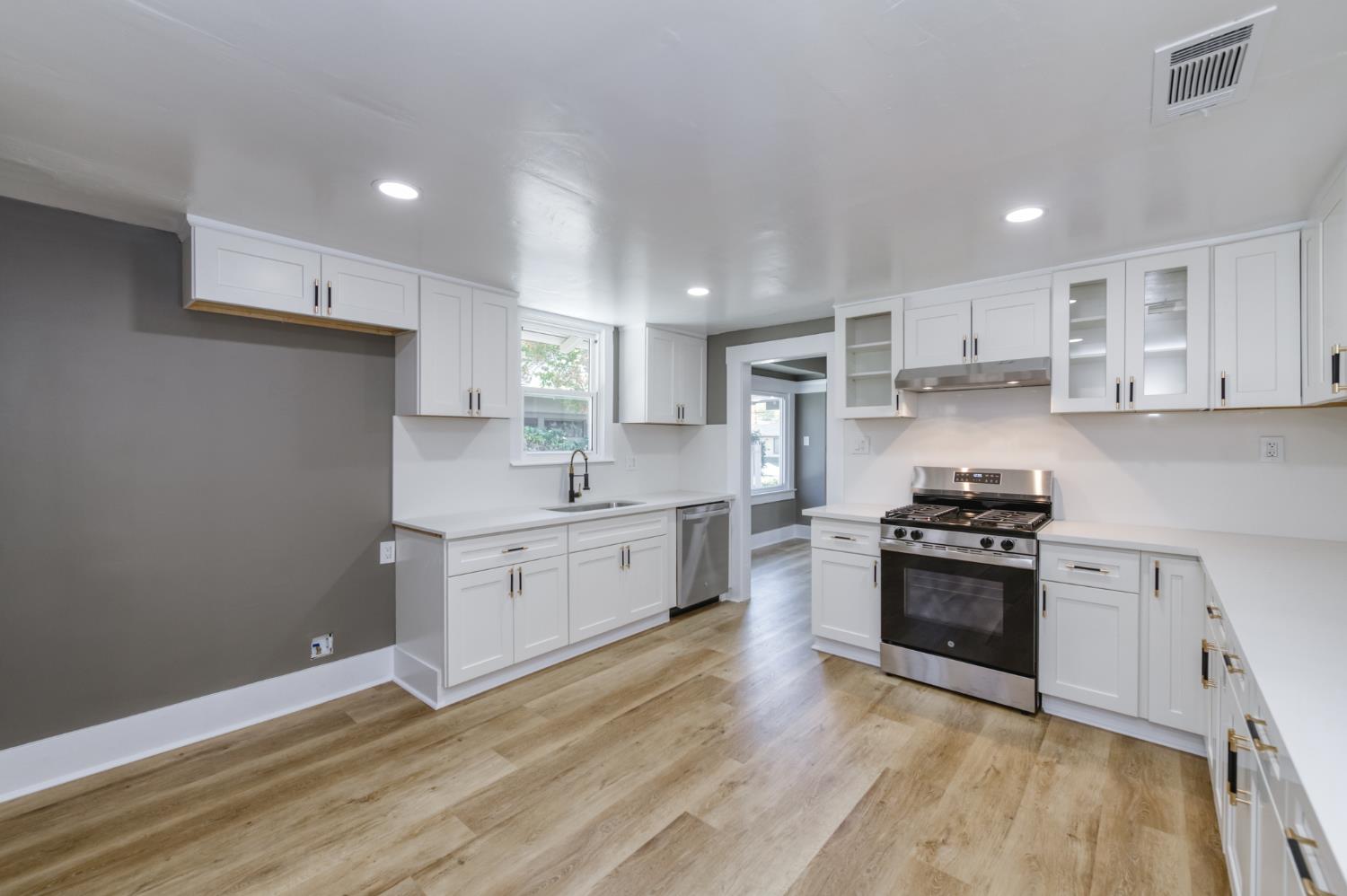 627 E McKinley Ave, Fresno, CA 93728