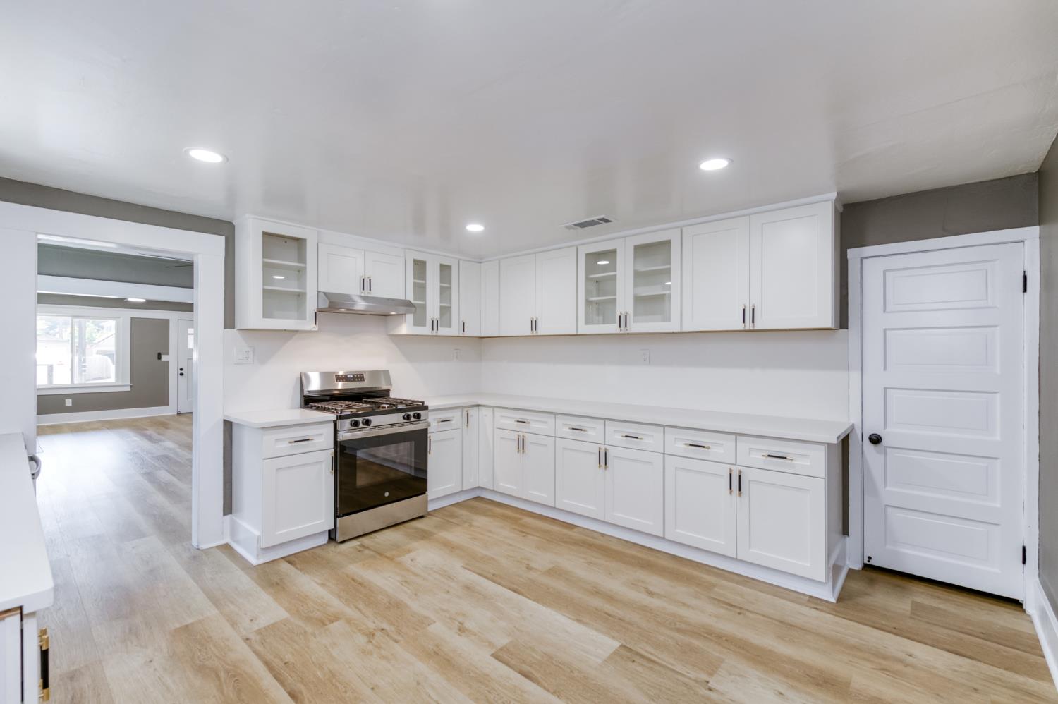 627 E McKinley Ave, Fresno, CA 93728