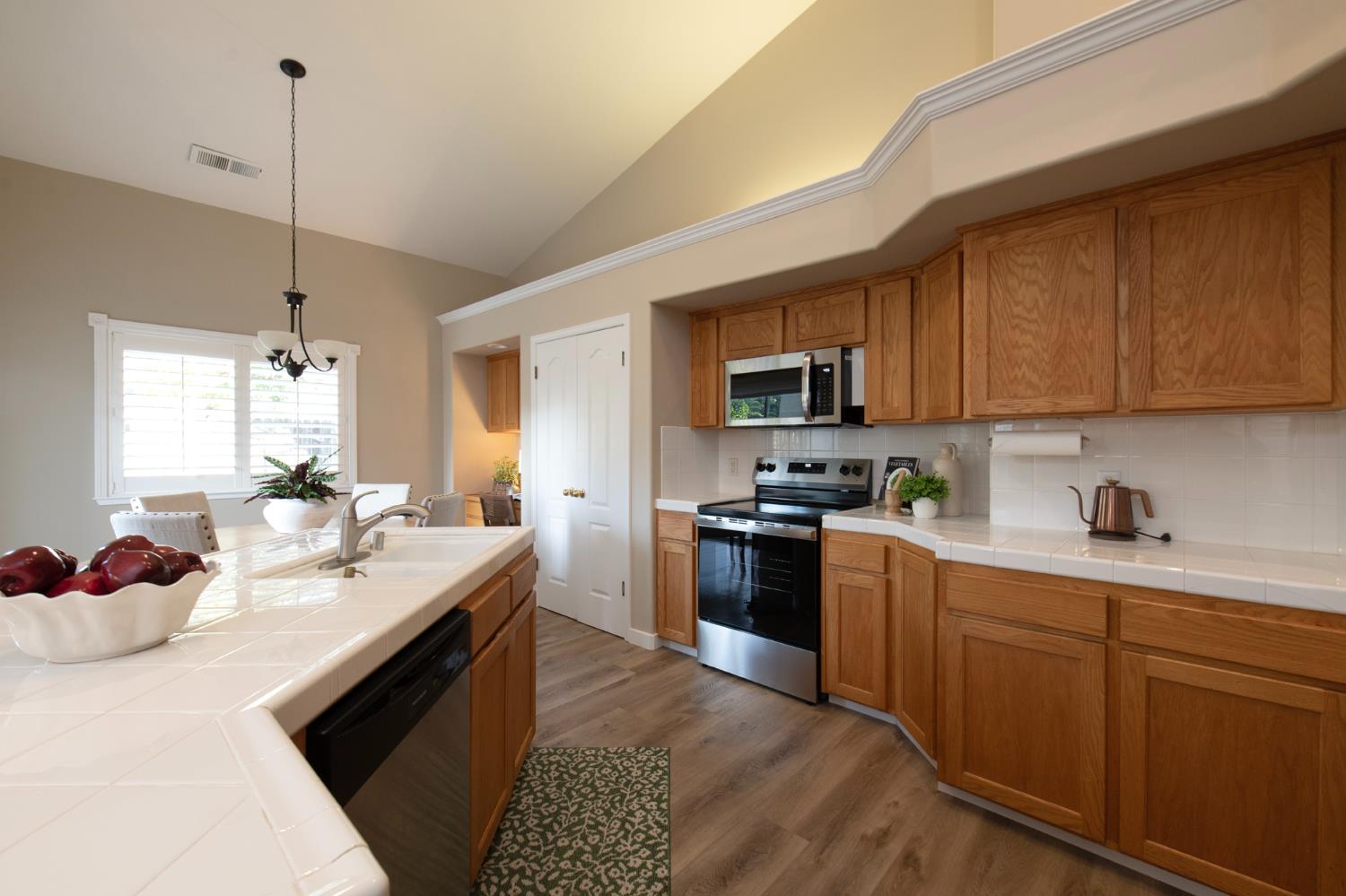 2310 E Desert Island Dr, Fresno, CA 93730