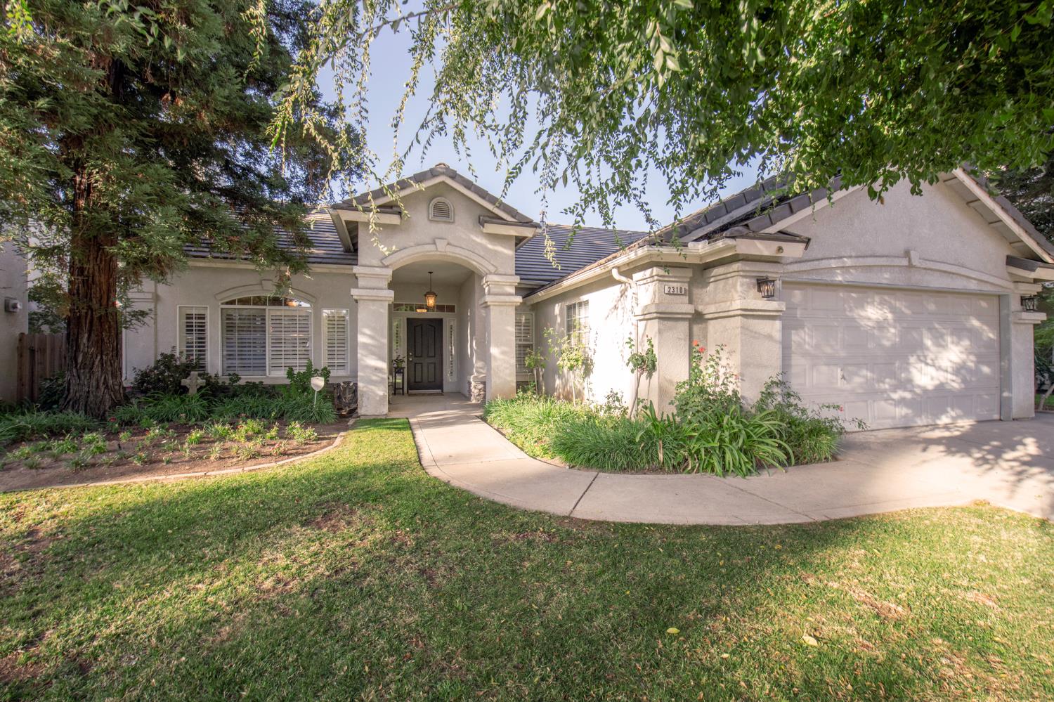 2310 E Desert Island Dr, Fresno, CA 93730