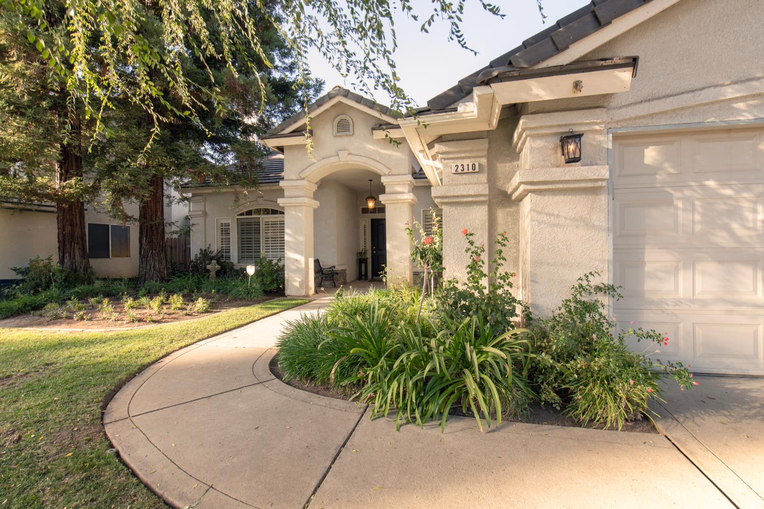 2310 E Desert Island Dr, Fresno, CA 93730