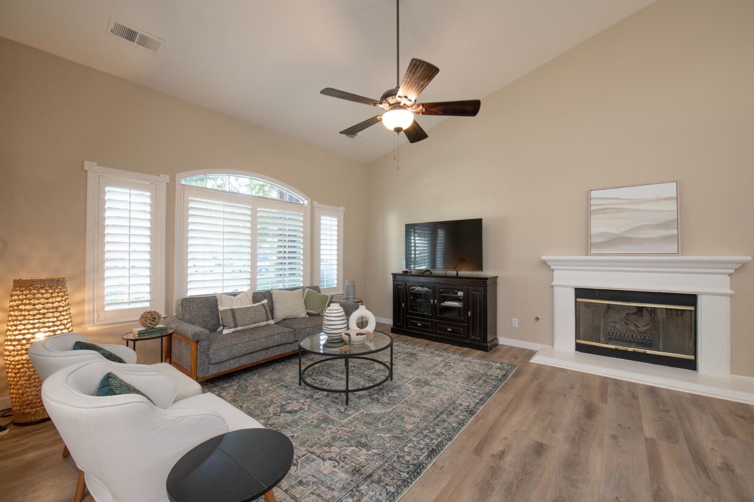 2310 E Desert Island Dr, Fresno, CA 93730