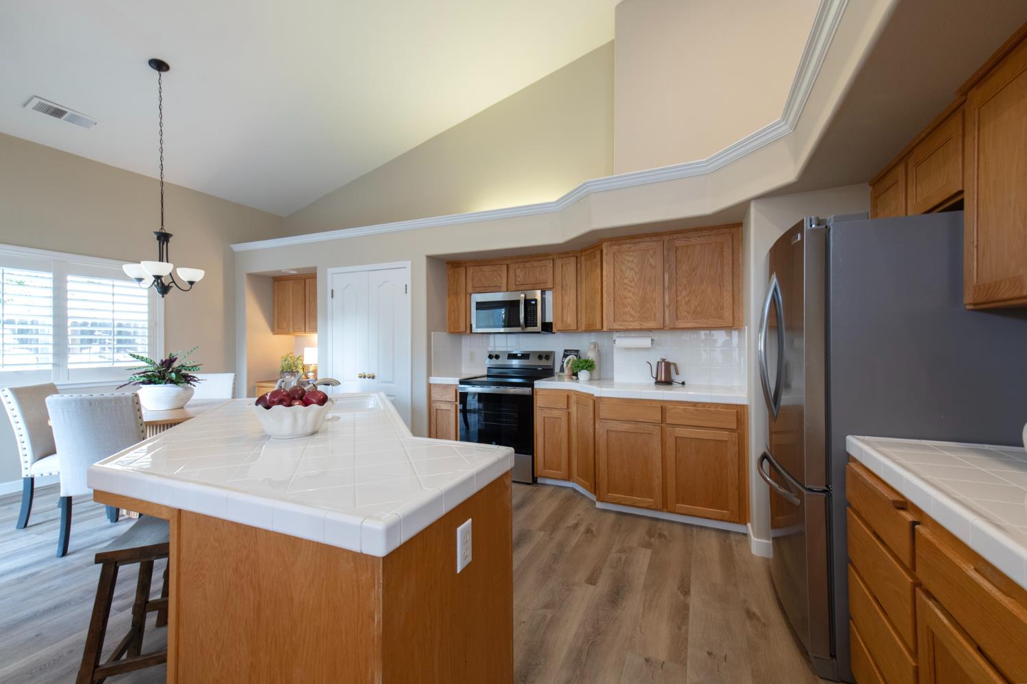2310 E Desert Island Dr, Fresno, CA 93730