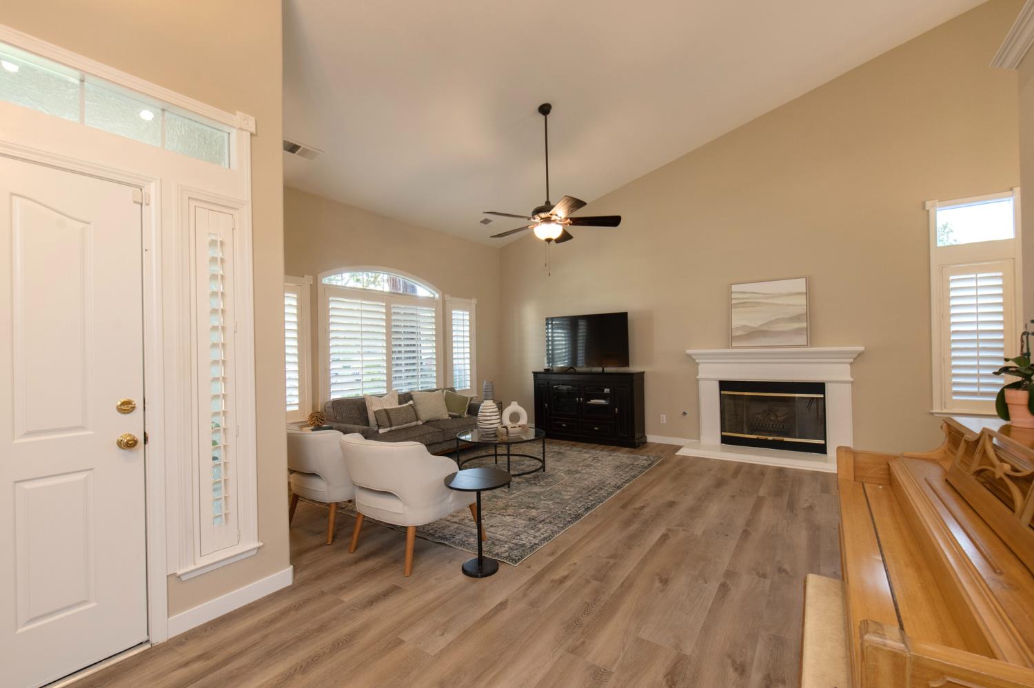 2310 E Desert Island Dr, Fresno, CA 93730