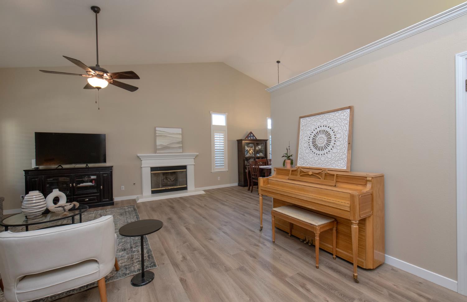 2310 E Desert Island Dr, Fresno, CA 93730