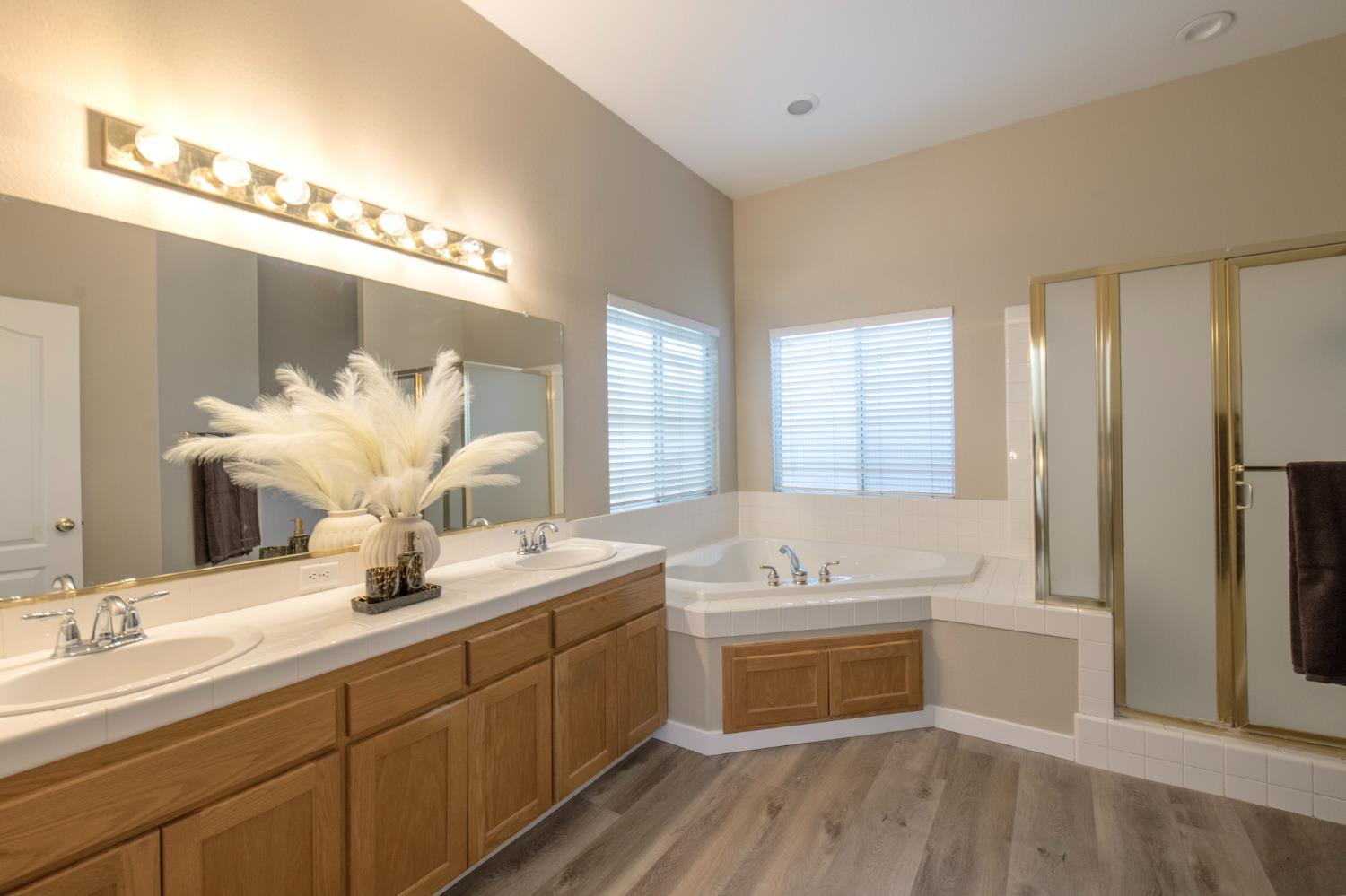 2310 E Desert Island Dr, Fresno, CA 93730