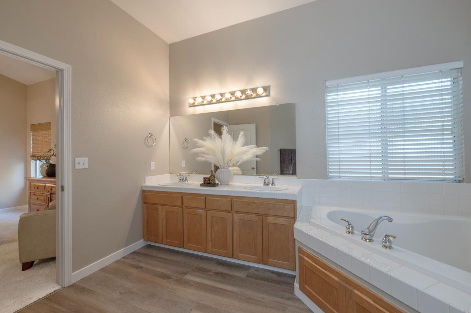 2310 E Desert Island Dr, Fresno, CA 93730