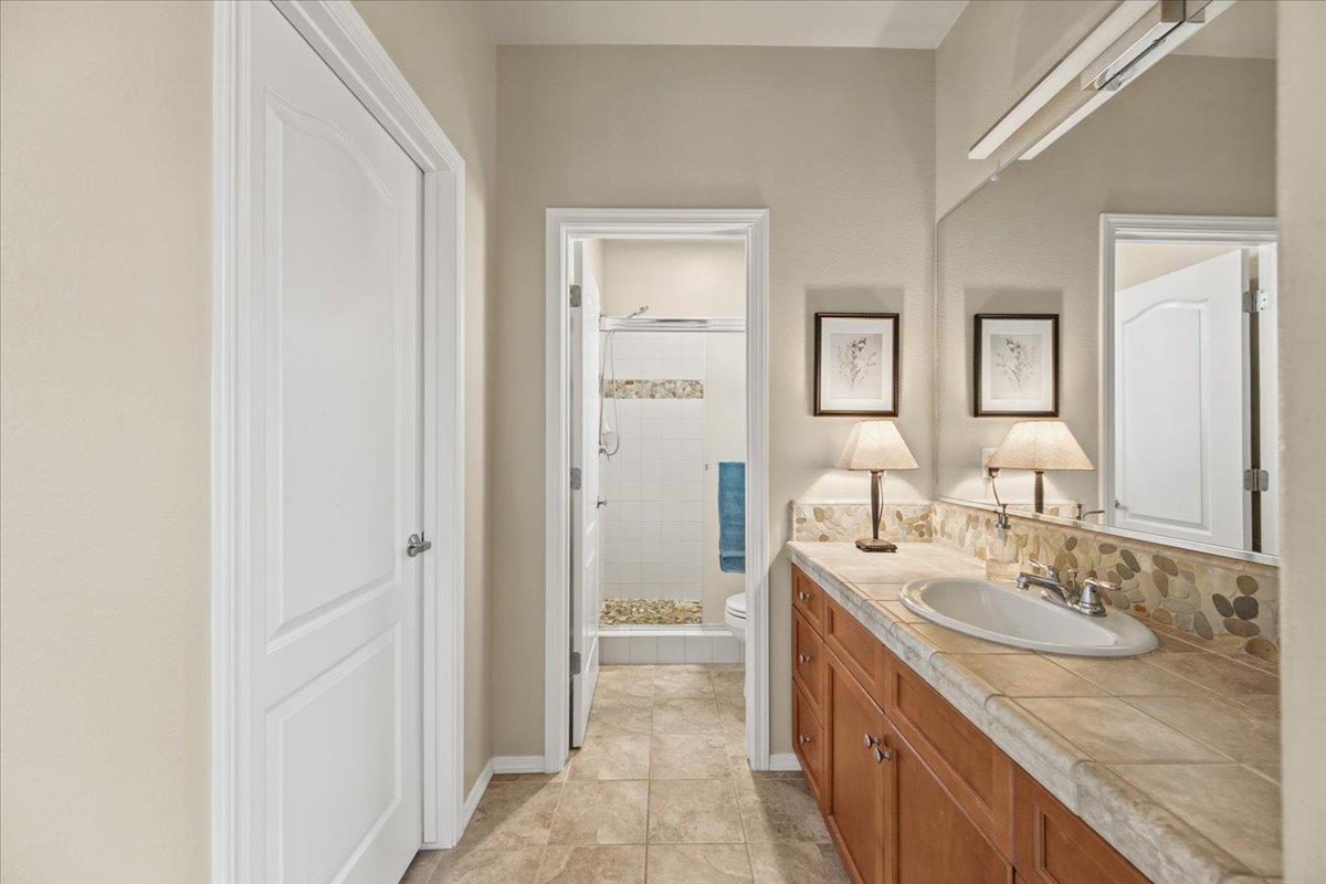 1786 N Merlan Ln, Clovis, CA 93619