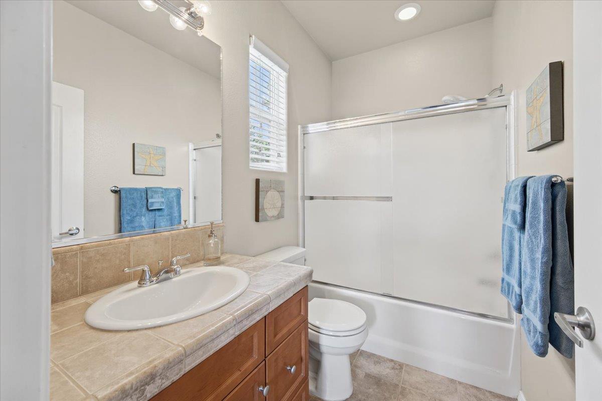 1786 N Merlan Ln, Clovis, CA 93619