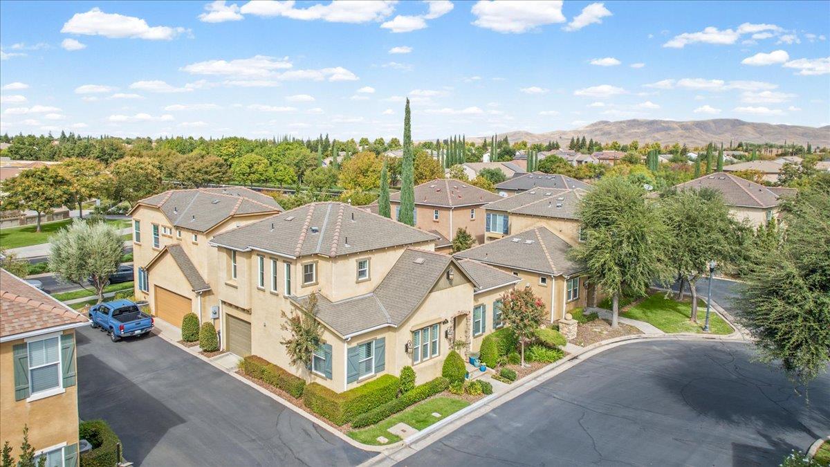 1786 N Merlan Ln, Clovis, CA 93619