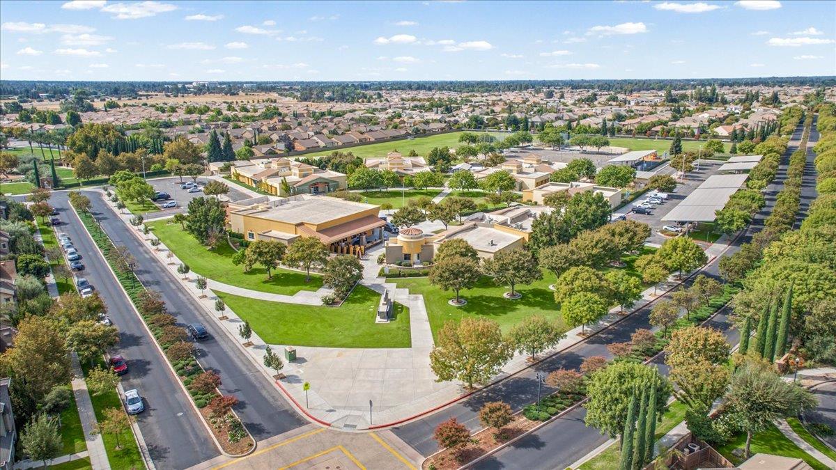 1786 N Merlan Ln, Clovis, CA 93619