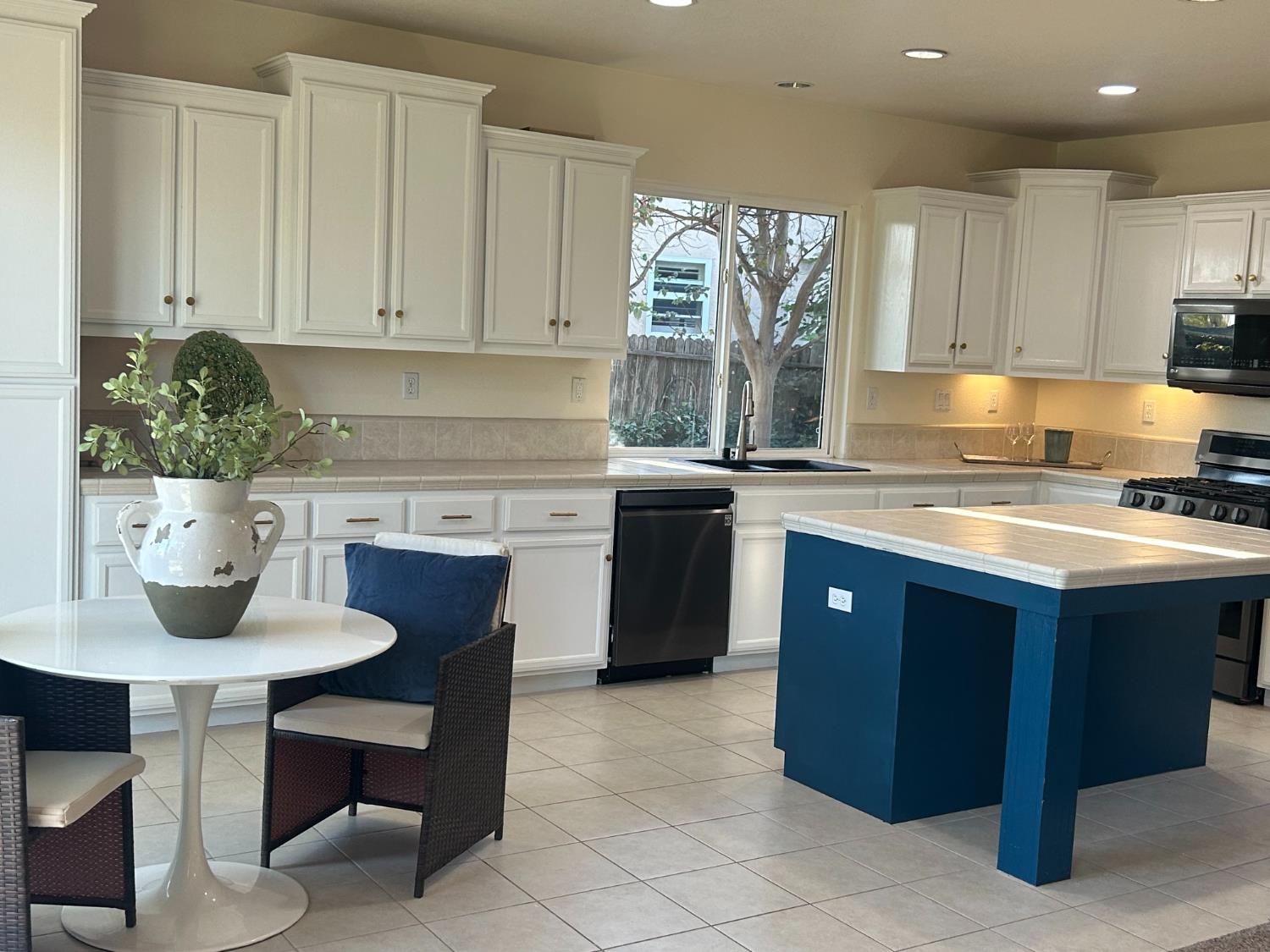 9695 Heatherhearst Dr, Chowchilla, CA 93610