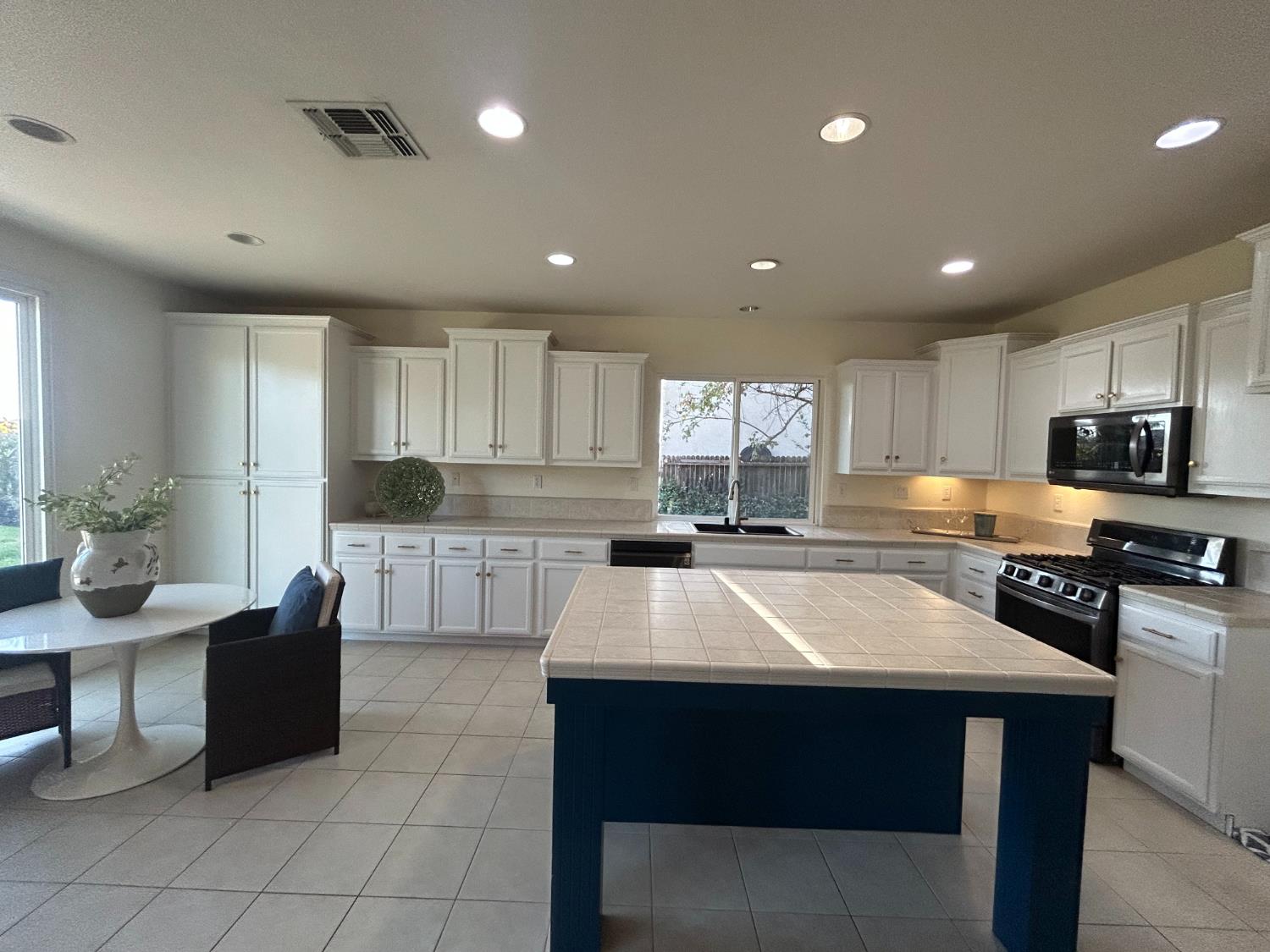 9695 Heatherhearst Dr, Chowchilla, CA 93610