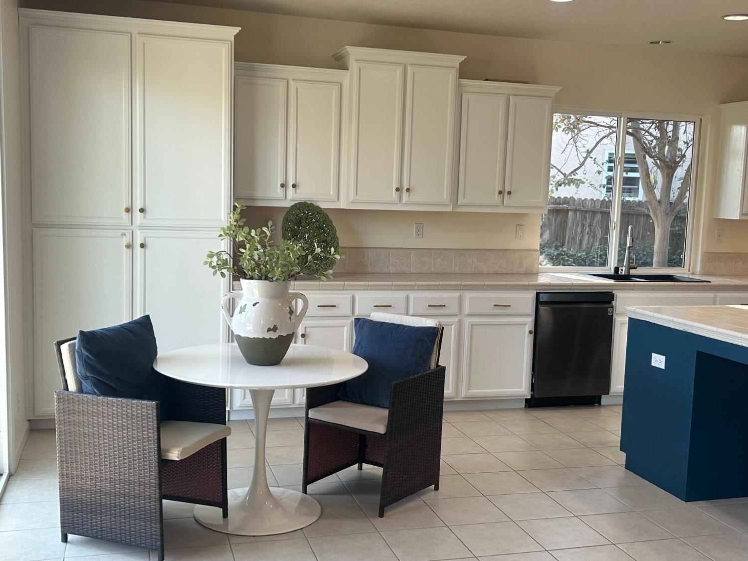 9695 Heatherhearst Dr, Chowchilla, CA 93610
