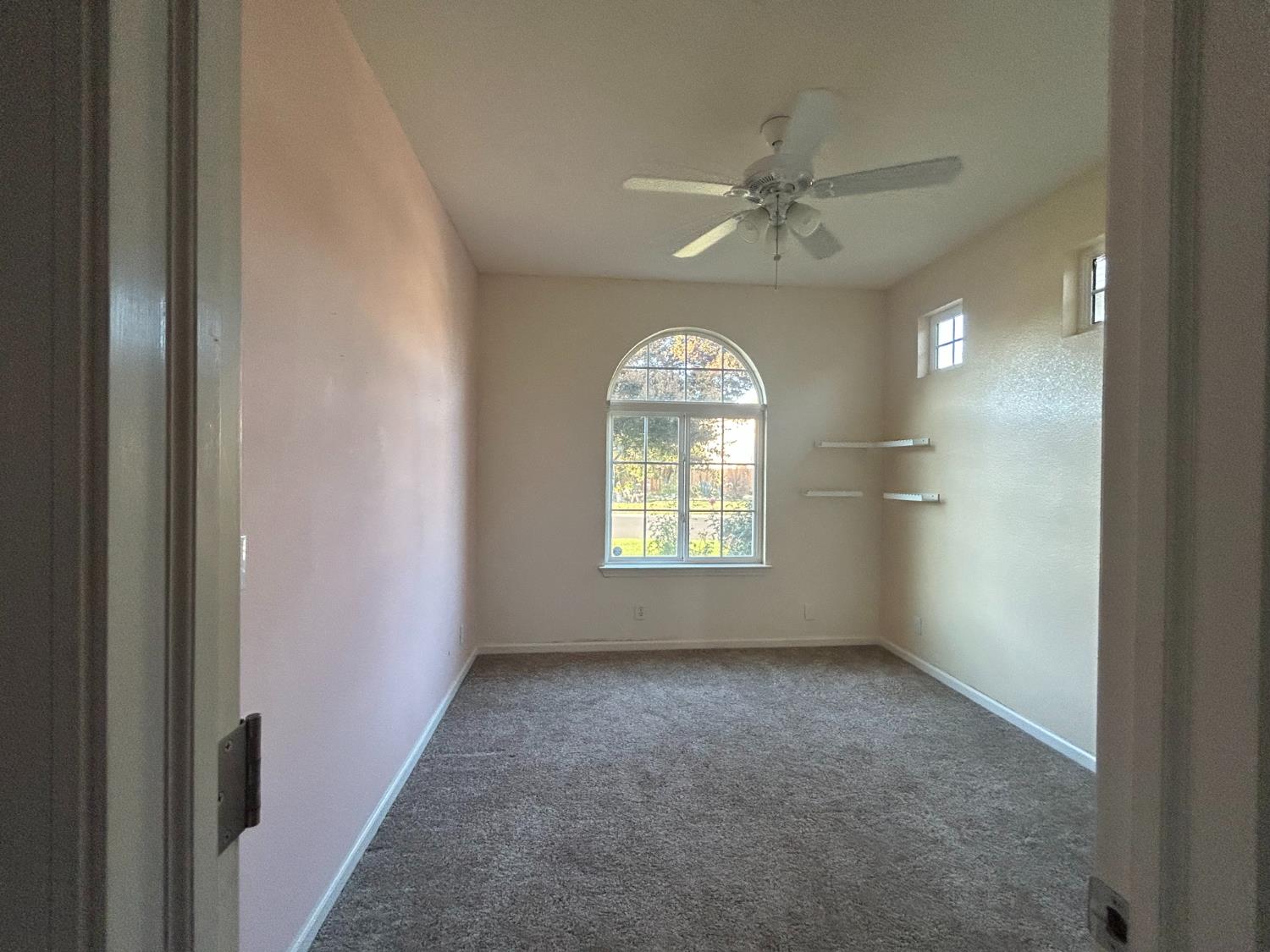 9695 Heatherhearst Dr, Chowchilla, CA 93610