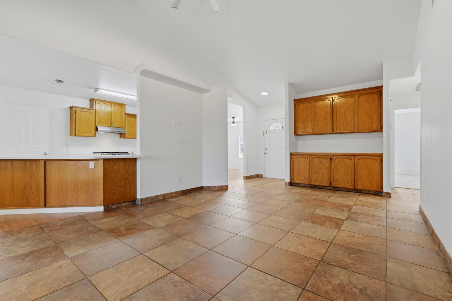 942 Boxwood Ln, Lemoore, CA 93245