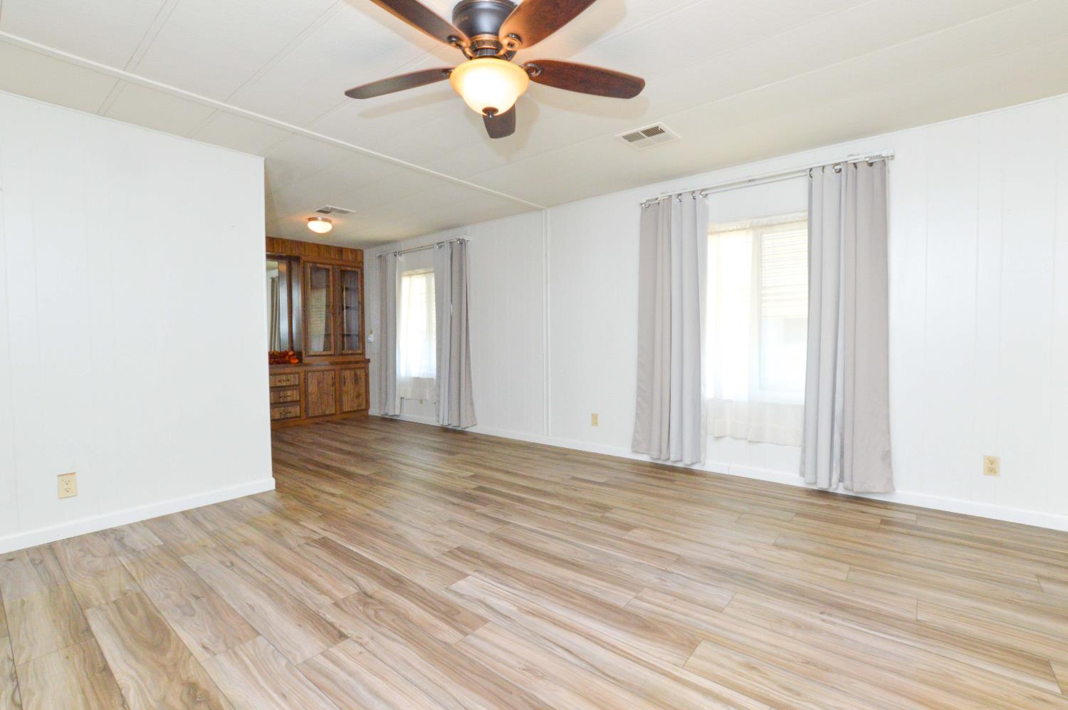 1500 1500 Villa Spc 158 Ave #158, Clovis, CA 93612