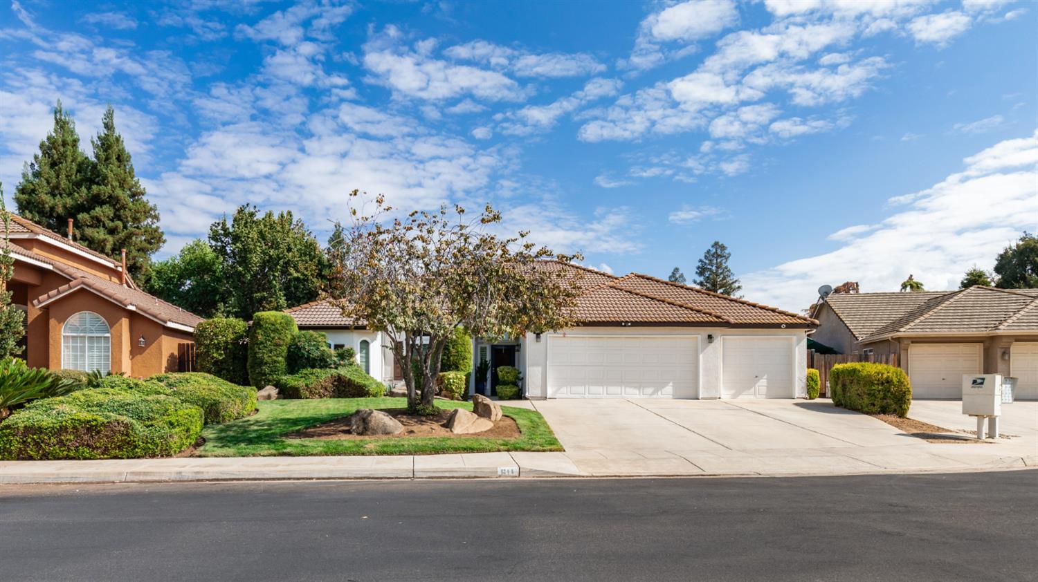 611 N Adler Ave, Clovis, CA 93611