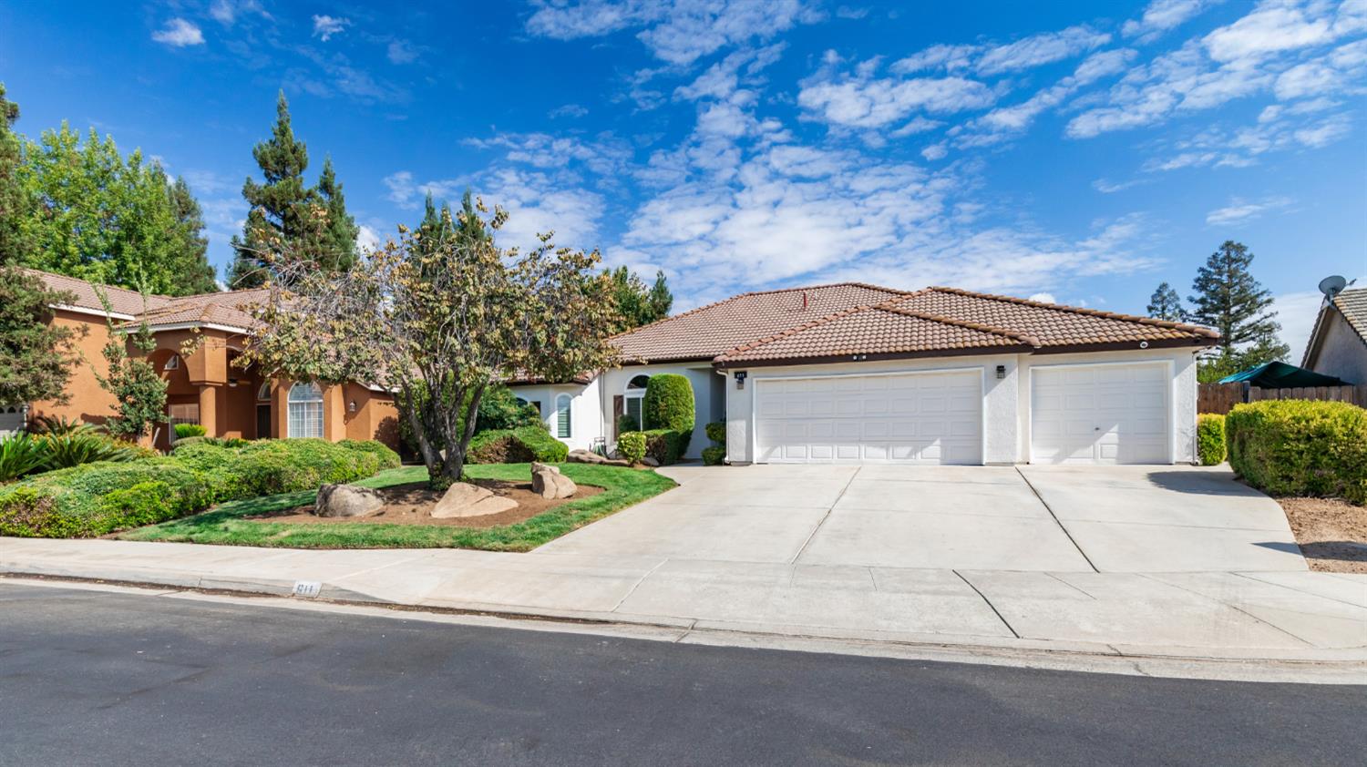 611 N Adler Ave, Clovis, CA 93611