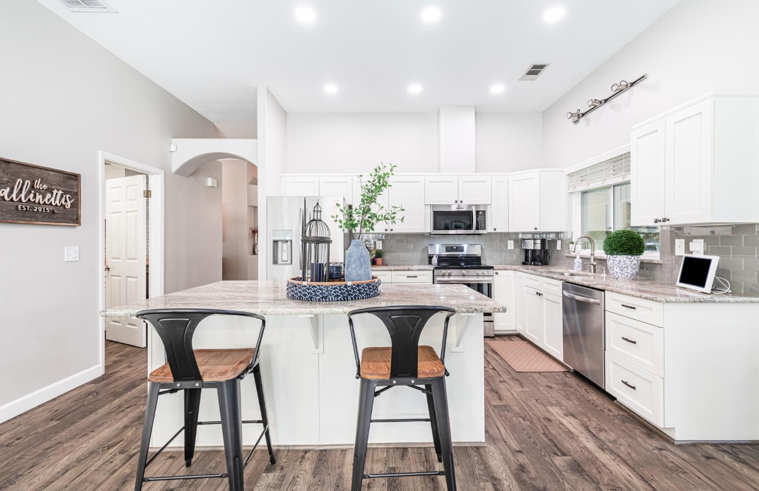 611 N Adler Ave, Clovis, CA 93611