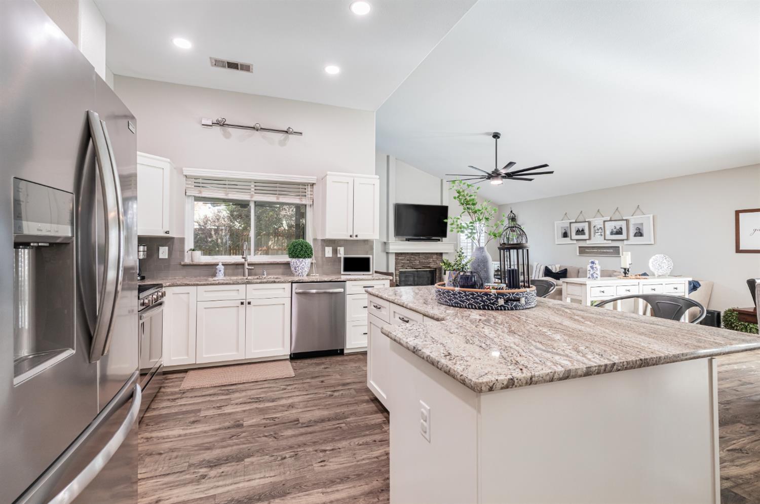 611 N Adler Ave, Clovis, CA 93611