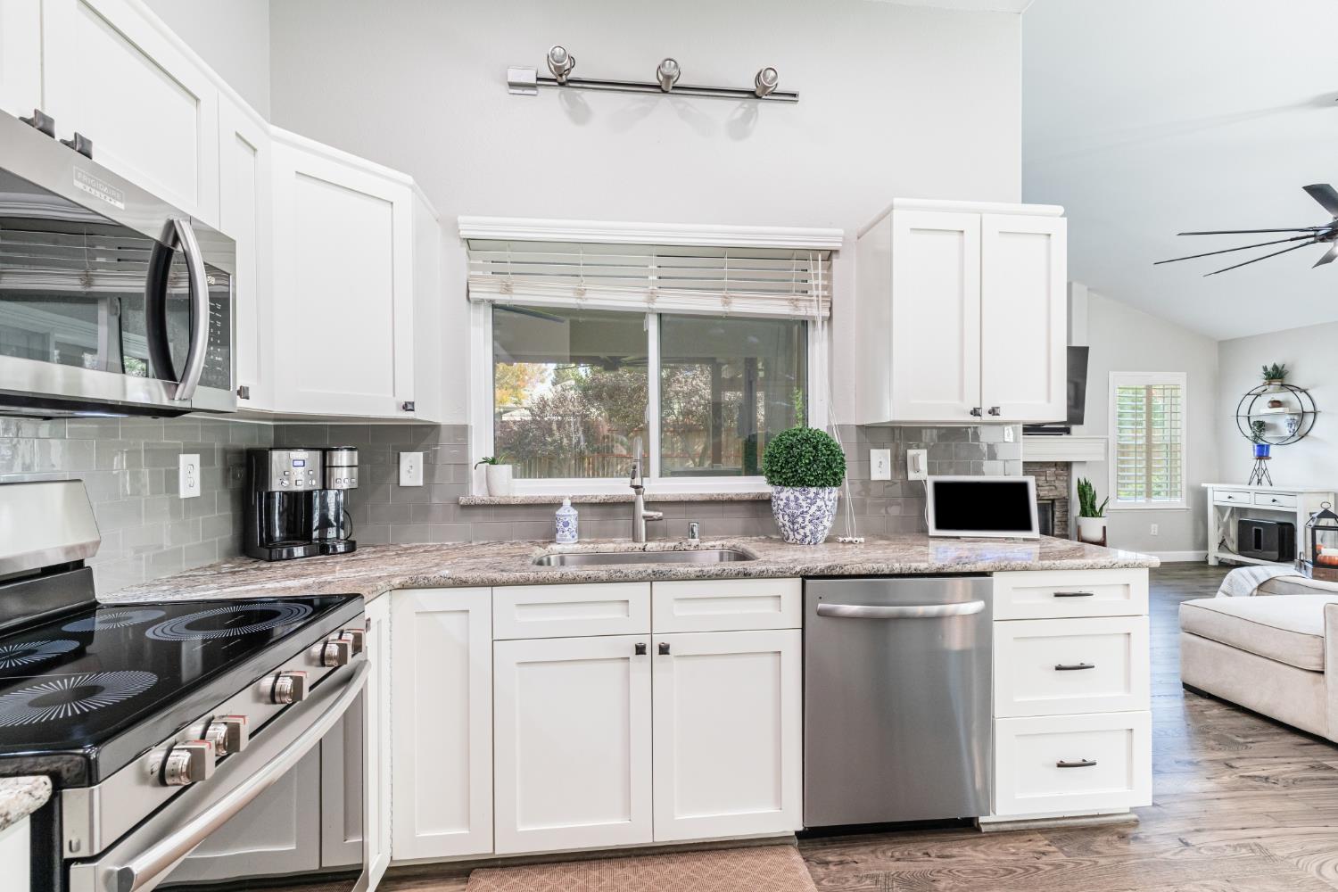 611 N Adler Ave, Clovis, CA 93611