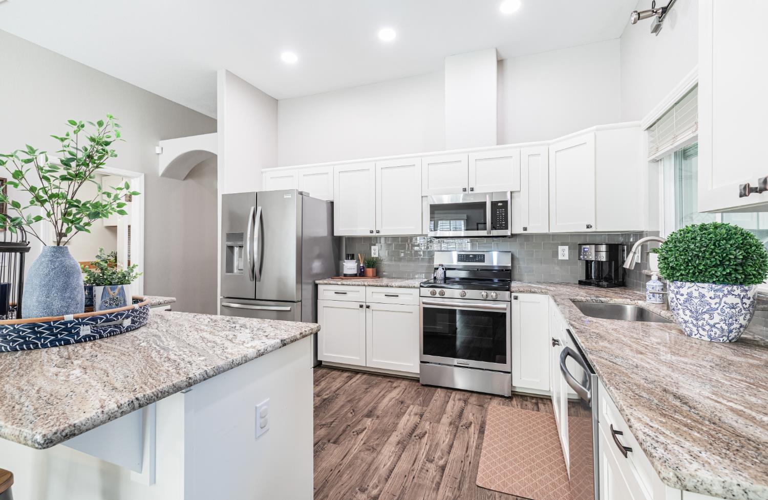 611 N Adler Ave, Clovis, CA 93611