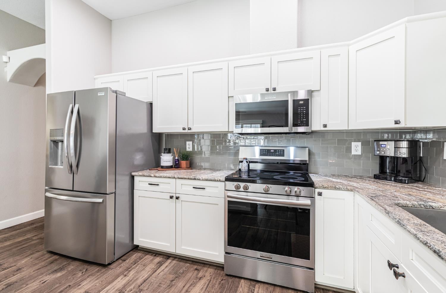 611 N Adler Ave, Clovis, CA 93611