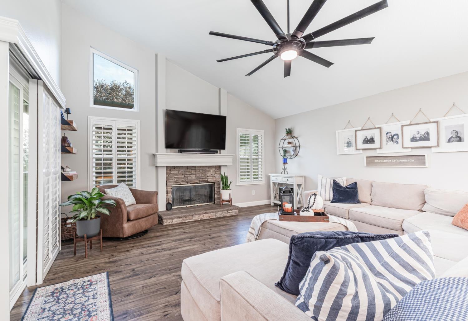 611 N Adler Ave, Clovis, CA 93611