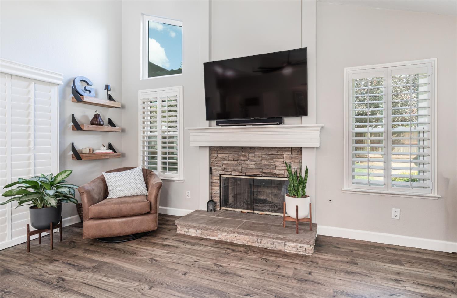 611 N Adler Ave, Clovis, CA 93611