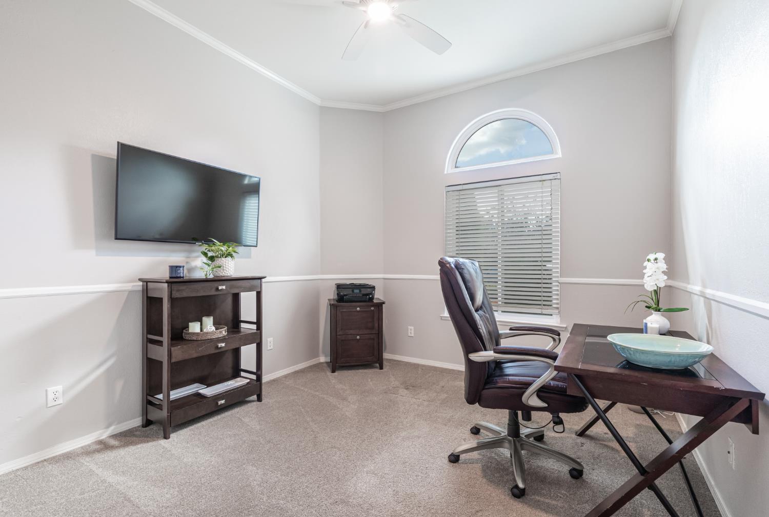 611 N Adler Ave, Clovis, CA 93611