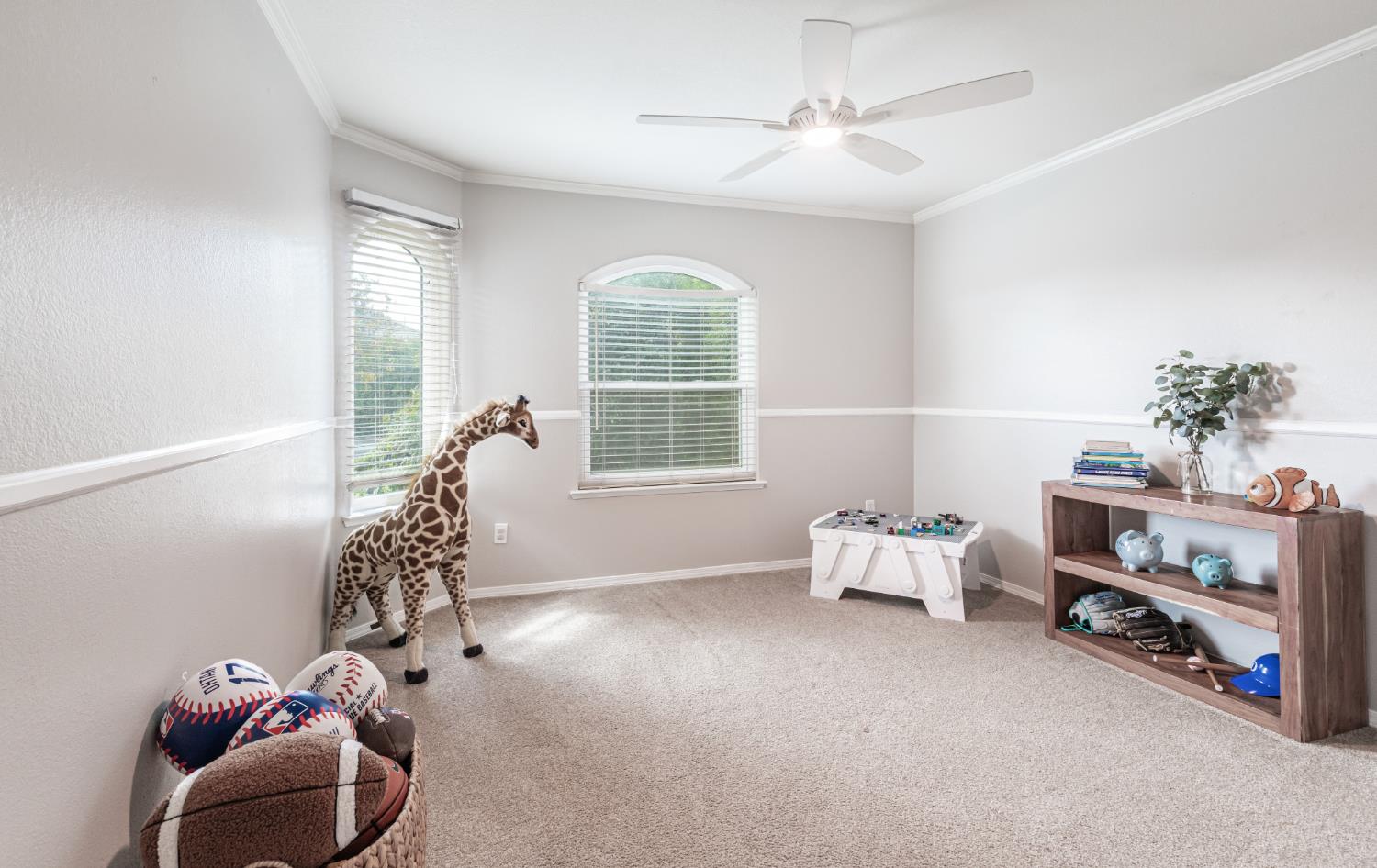 611 N Adler Ave, Clovis, CA 93611