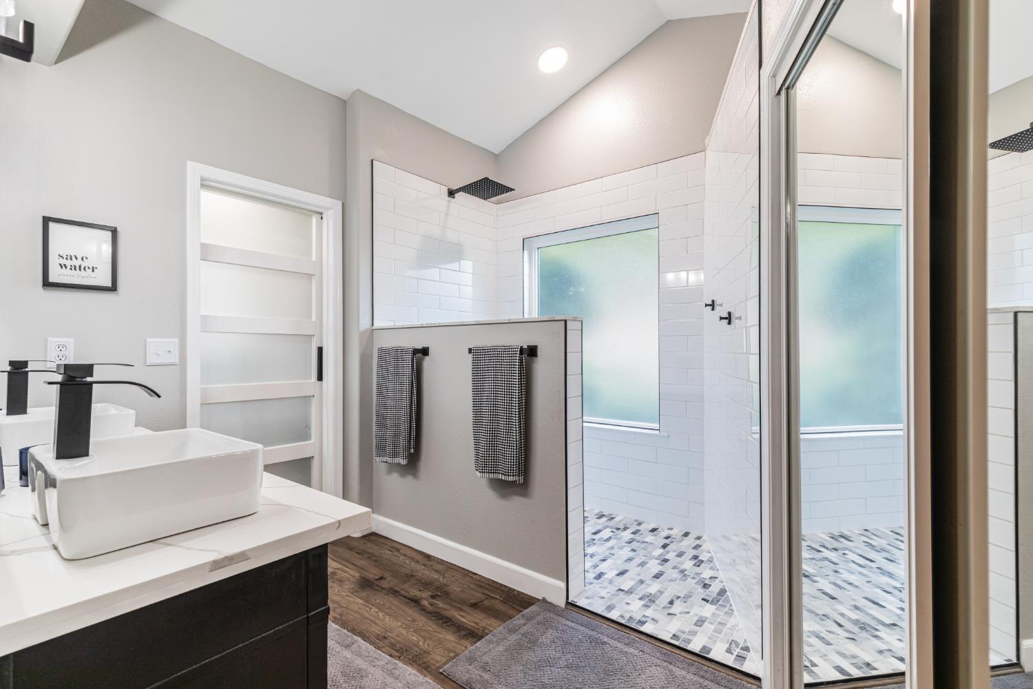 611 N Adler Ave, Clovis, CA 93611