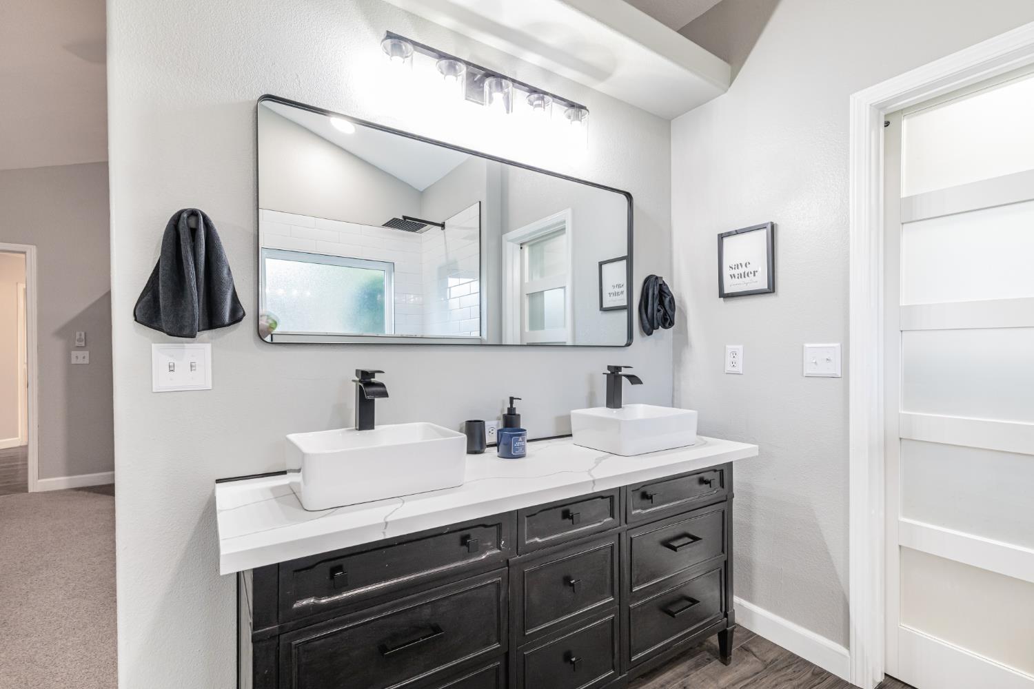 611 N Adler Ave, Clovis, CA 93611