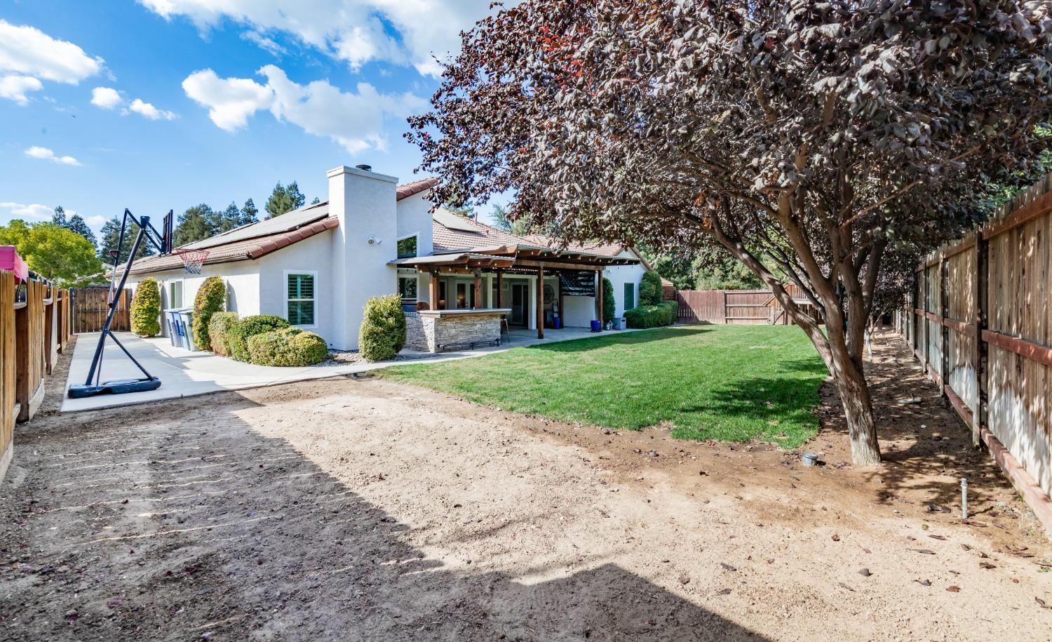 611 N Adler Ave, Clovis, CA 93611
