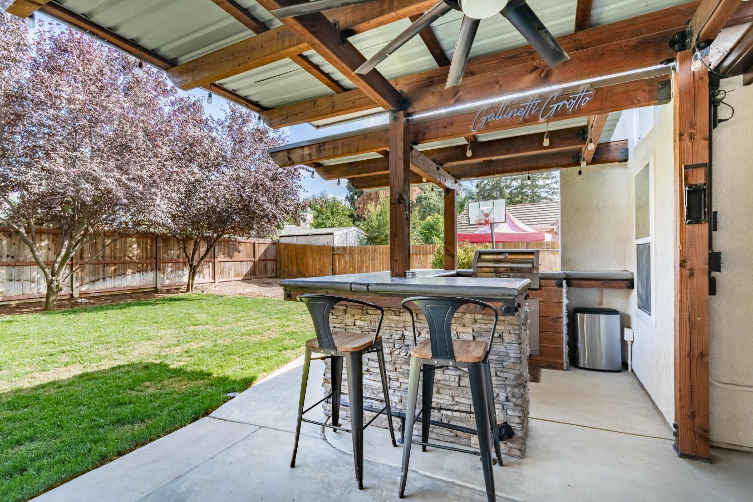 611 N Adler Ave, Clovis, CA 93611