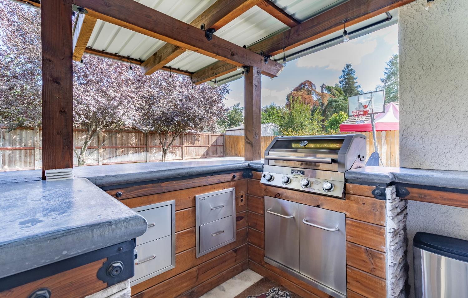 611 N Adler Ave, Clovis, CA 93611